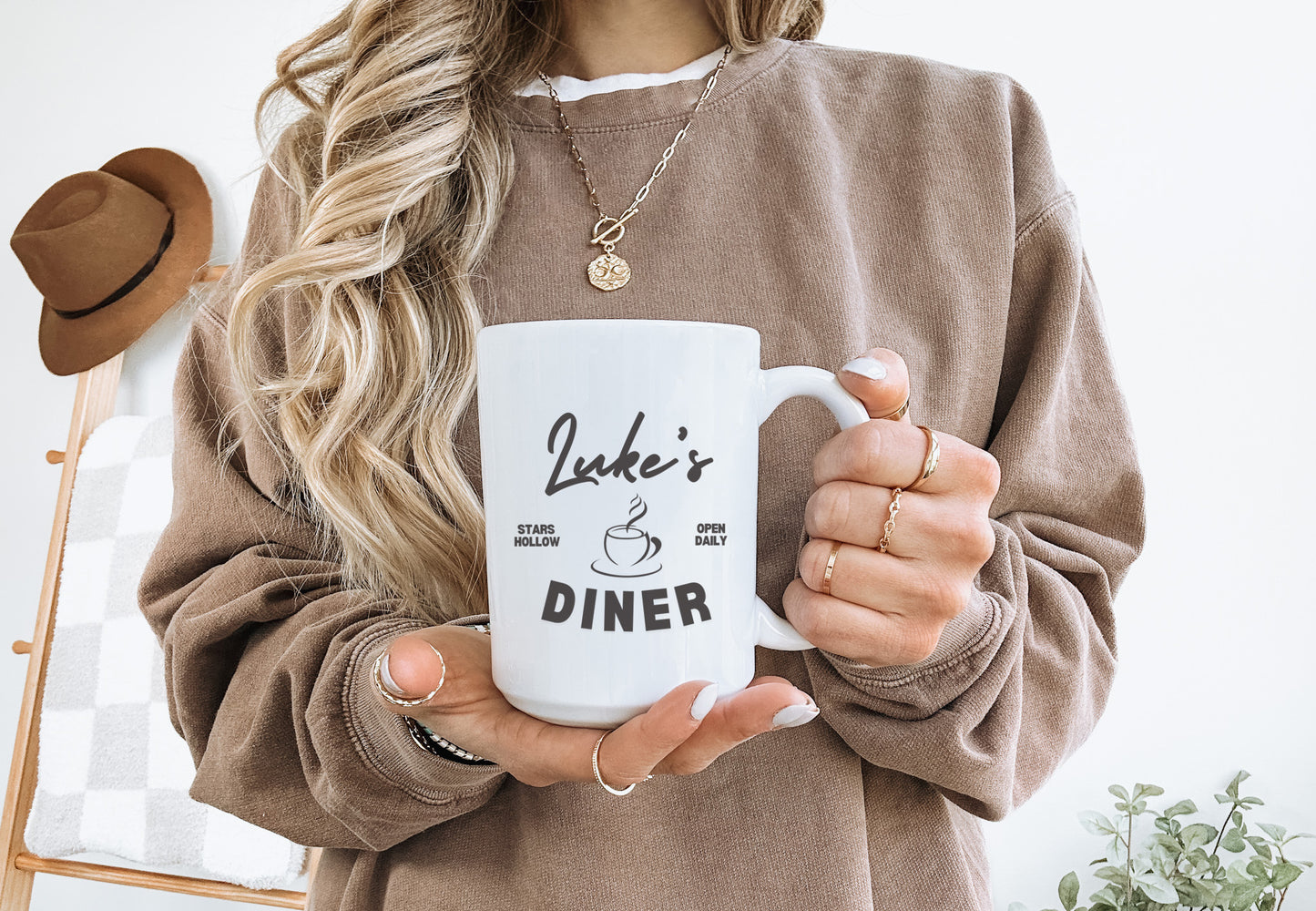 LUKE'S DINER OPEN DAILY MUG